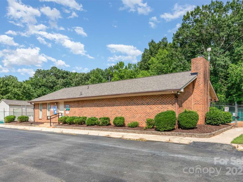 4924 Farm Pond Lane, Charlotte, NC 28212.  MLS# CAR4261185, YatesRealty ID 35026. 