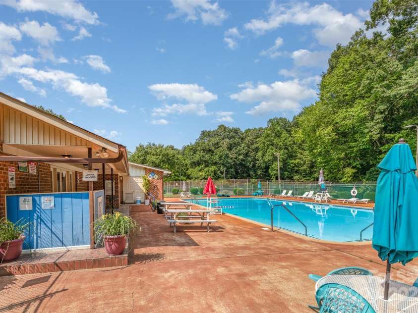 4924 Farm Pond Lane, Charlotte, NC 28212.  MLS# CAR4261185, YatesRealty ID 35026. 