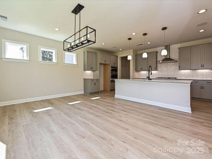 113 Tonbridge Way, Mooresville, NC 28115.  MLS# CAR4264342, YatesRealty ID 35027. Breakfast/Kitchen