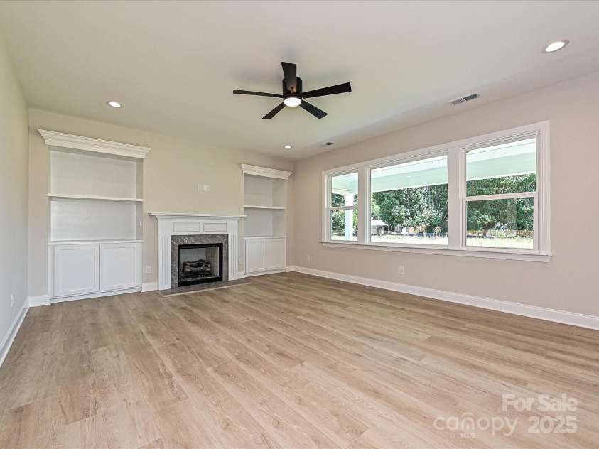 113 Tonbridge Way, Mooresville, NC 28115.  MLS# CAR4264342, YatesRealty ID 35027. Family Room