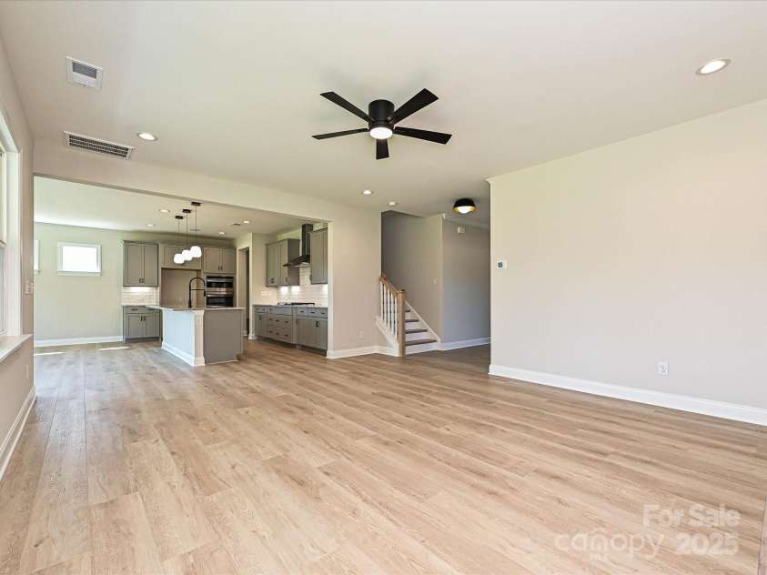 113 Tonbridge Way, Mooresville, NC 28115.  MLS# CAR4264342, YatesRealty ID 35027. Family Room/Kitchen