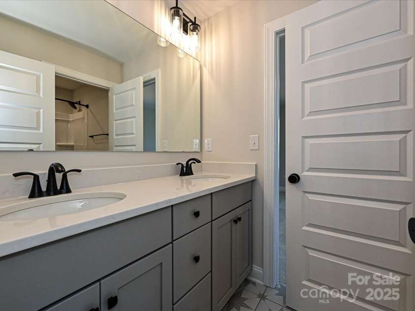 113 Tonbridge Way, Mooresville, NC 28115.  MLS# CAR4264342, YatesRealty ID 35027. Jack & Jill Bath