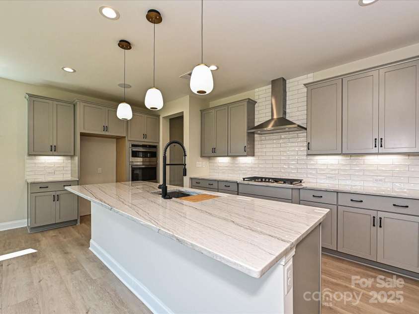 113 Tonbridge Way, Mooresville, NC 28115.  MLS# CAR4264342, YatesRealty ID 35027. Kitchen
