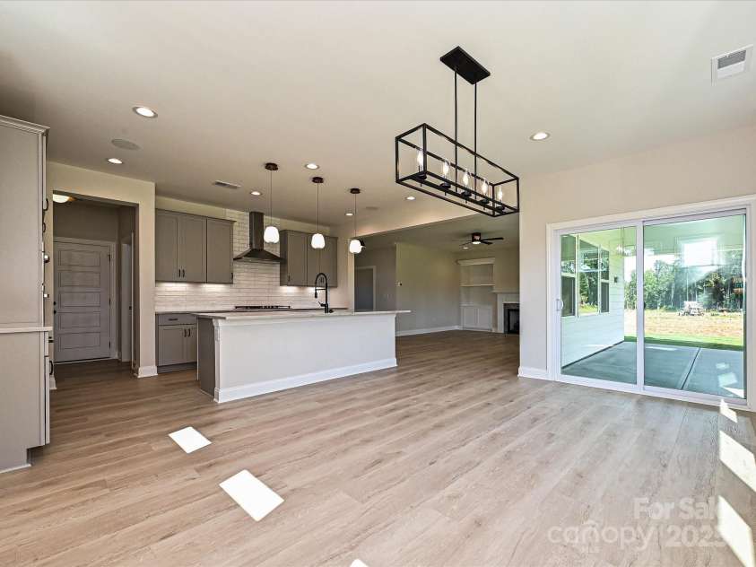 113 Tonbridge Way, Mooresville, NC 28115.  MLS# CAR4264342, YatesRealty ID 35027. Kitchen/Breakfast