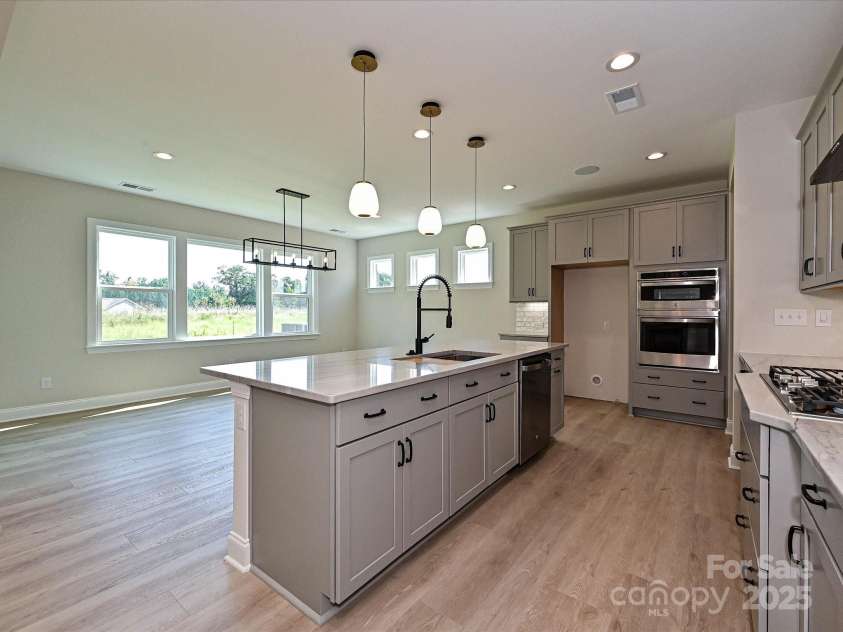 113 Tonbridge Way, Mooresville, NC 28115.  MLS# CAR4264342, YatesRealty ID 35027. Kitchen/Breakfast