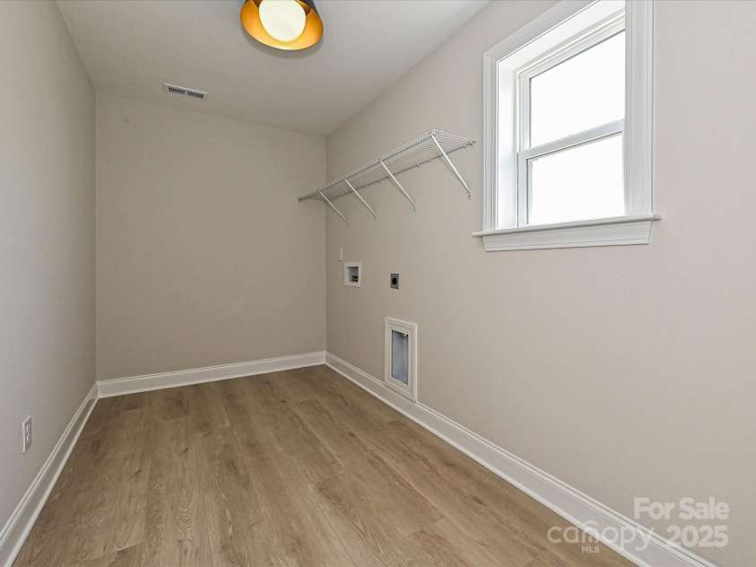 113 Tonbridge Way, Mooresville, NC 28115.  MLS# CAR4264342, YatesRealty ID 35027. Laundry Room