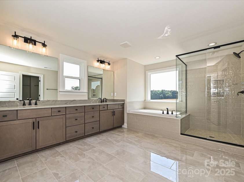 113 Tonbridge Way, Mooresville, NC 28115.  MLS# CAR4264342, YatesRealty ID 35027. Premier Bath