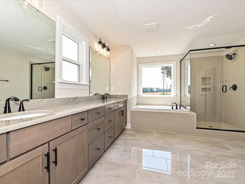113 Tonbridge Way, Mooresville, NC 28115.  MLS# CAR4264342, YatesRealty ID 35027. Premier Bath