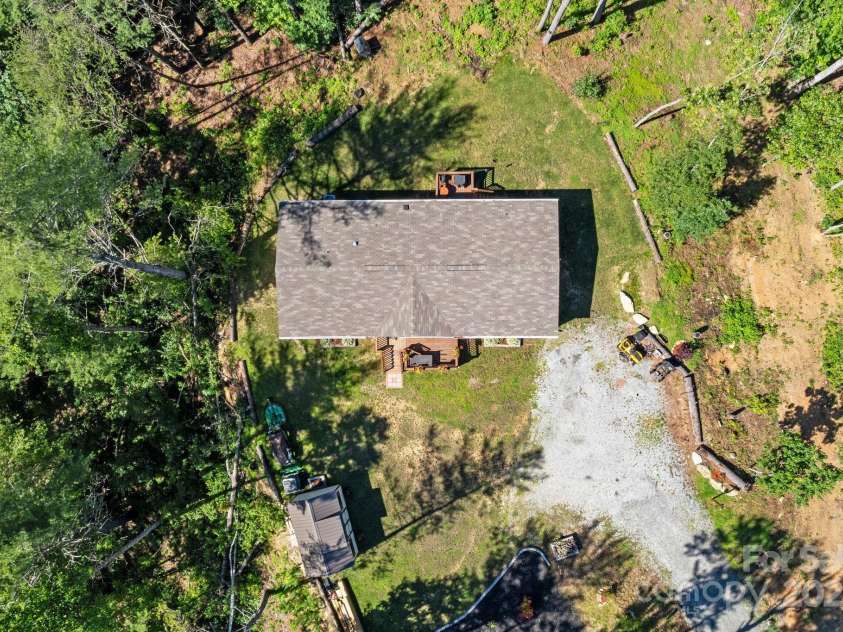102 Kiwassa Lane, Hendersonville, NC 28792.  MLS# CAR4273679, YatesRealty ID 35028. 