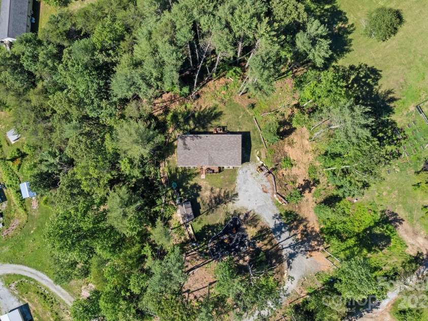 102 Kiwassa Lane, Hendersonville, NC 28792.  MLS# CAR4273679, YatesRealty ID 35028. 