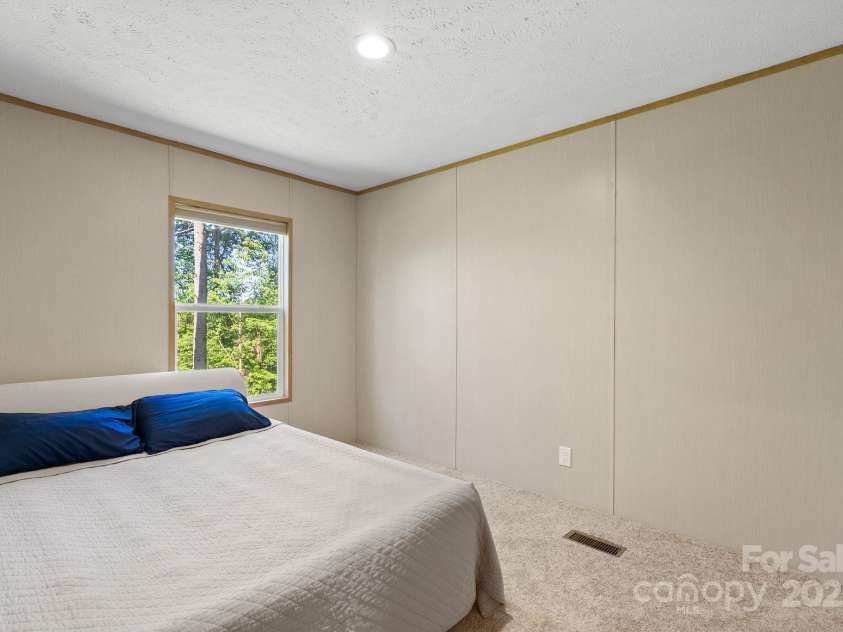 102 Kiwassa Lane, Hendersonville, NC 28792.  MLS# CAR4333333, YatesRealty ID 35028. 3rd Bedroom- never been used 