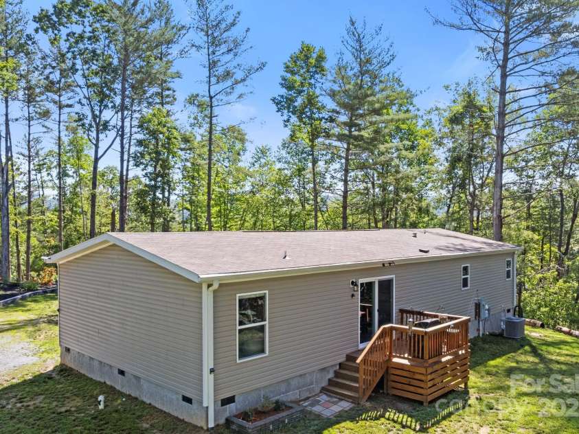 102 Kiwassa Lane, Hendersonville, NC 28792.  MLS# CAR4333333, YatesRealty ID 35028. Beautiful cleared lot at the top of the hill