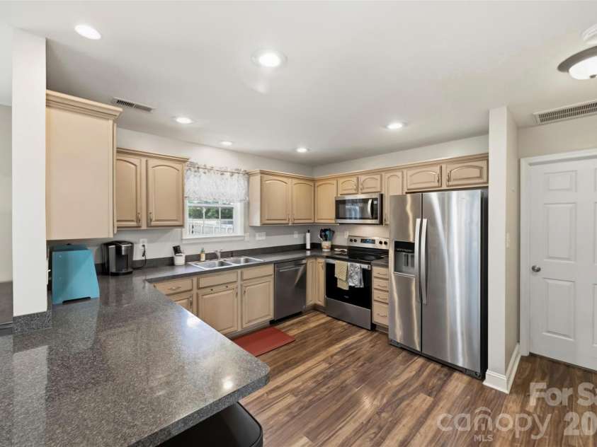 3310 brickwood Circle, Midland, NC 28107.  MLS# CAR4416947, YatesRealty ID 35028. 