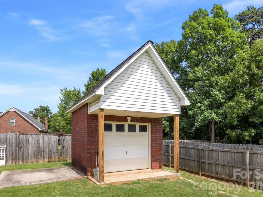 3310 brickwood Circle, Midland, NC 28107.  MLS# CAR4416947, YatesRealty ID 35028. 