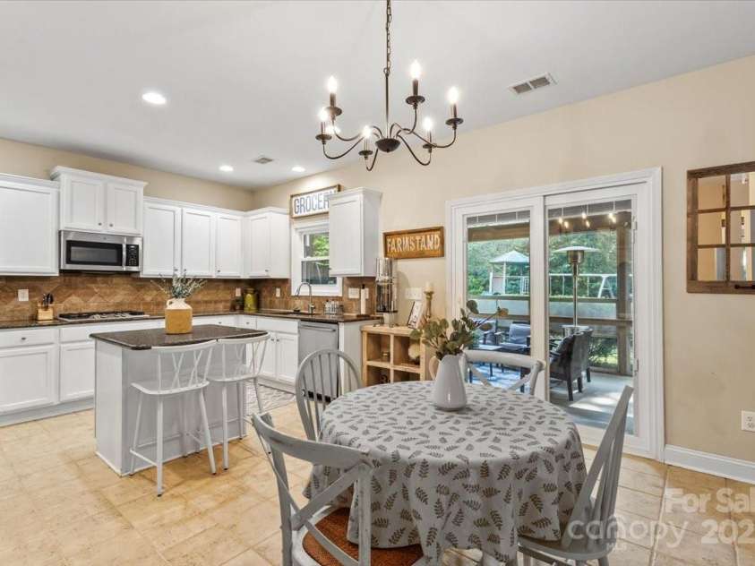 1800 Robbins Meadows Drive, Waxhaw, NC 28173.  MLS# CAR4275085, YatesRealty ID 35029. 