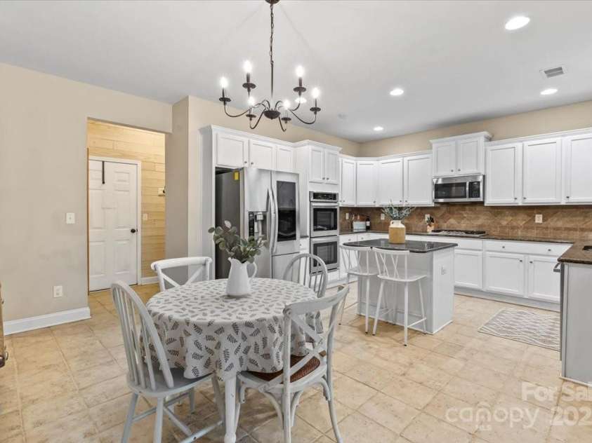 1800 Robbins Meadows Drive, Waxhaw, NC 28173.  MLS# CAR4275085, YatesRealty ID 35029. 