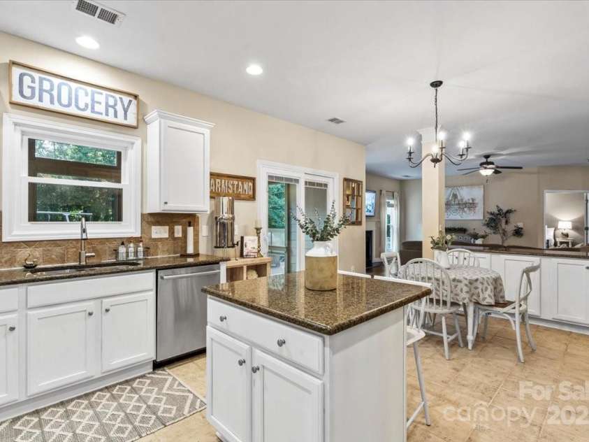 1800 Robbins Meadows Drive, Waxhaw, NC 28173.  MLS# CAR4275085, YatesRealty ID 35029. 