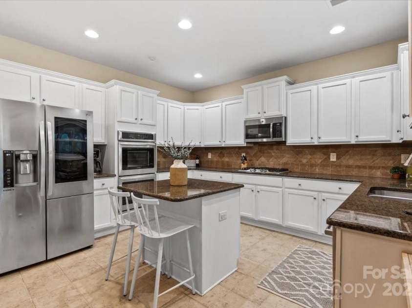 1800 Robbins Meadows Drive, Waxhaw, NC 28173.  MLS# CAR4275085, YatesRealty ID 35029. 