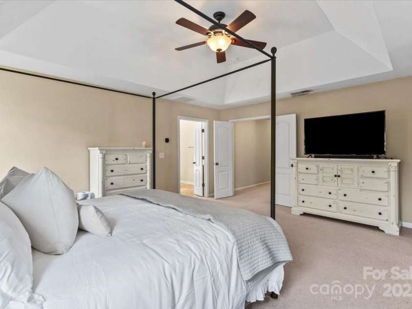 1800 Robbins Meadows Drive, Waxhaw, NC 28173.  MLS# CAR4275085, YatesRealty ID 35029. 