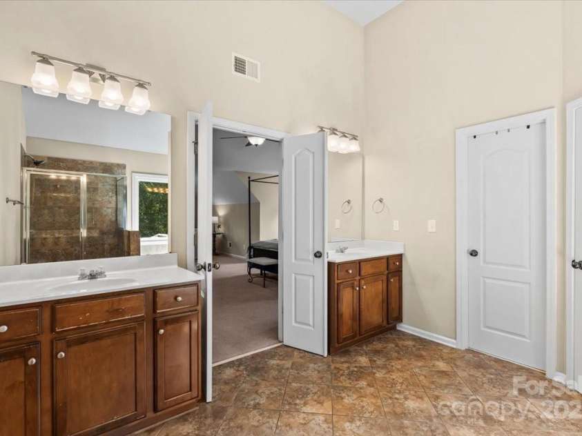 1800 Robbins Meadows Drive, Waxhaw, NC 28173.  MLS# CAR4275085, YatesRealty ID 35029. 