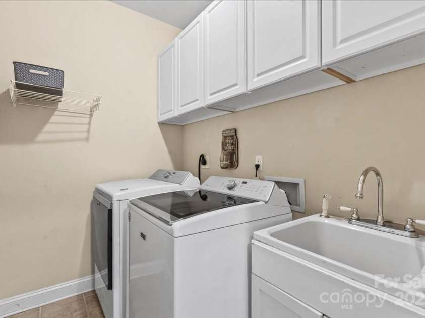 1800 Robbins Meadows Drive, Waxhaw, NC 28173.  MLS# CAR4275085, YatesRealty ID 35029. 