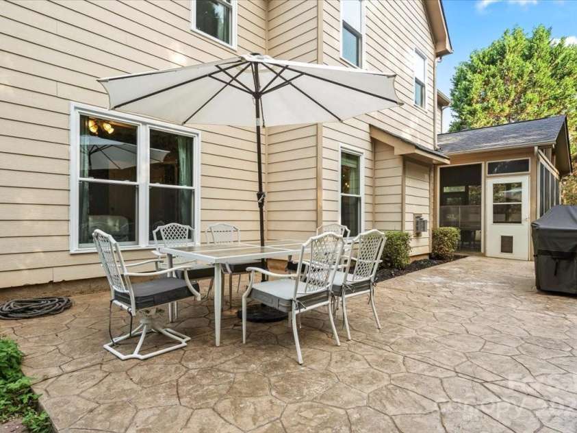 1800 Robbins Meadows Drive, Waxhaw, NC 28173.  MLS# CAR4275085, YatesRealty ID 35029. 