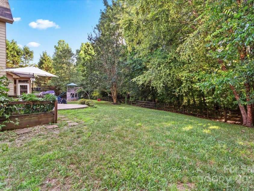 1800 Robbins Meadows Drive, Waxhaw, NC 28173.  MLS# CAR4275085, YatesRealty ID 35029. 