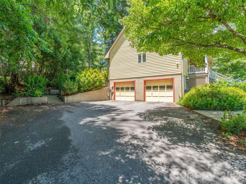 22 Meadow Brook Drive, Fletcher, NC 28732.  MLS# CAR4398596, YatesRealty ID 35029. 