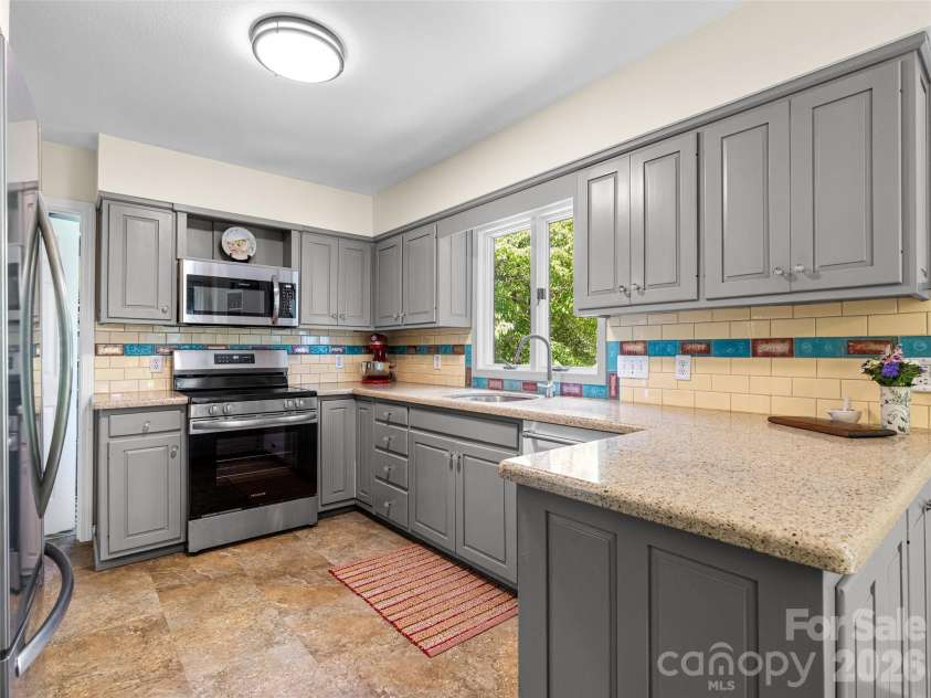 22 Meadow Brook Drive, Fletcher, NC 28732.  MLS# CAR4398596, YatesRealty ID 35029. Brand new range