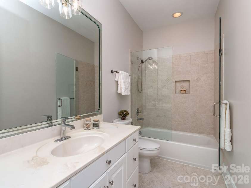 8208 Wingard Road, Waxhaw, NC 28173.  MLS# CAR4289721, YatesRealty ID 3503. Ensuite Bathroom to Bedroom #3