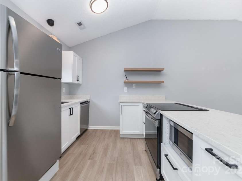 6923 Reese Furr Drive, Charlotte, NC 28216.  MLS# CAR4291127, YatesRealty ID 35031. 