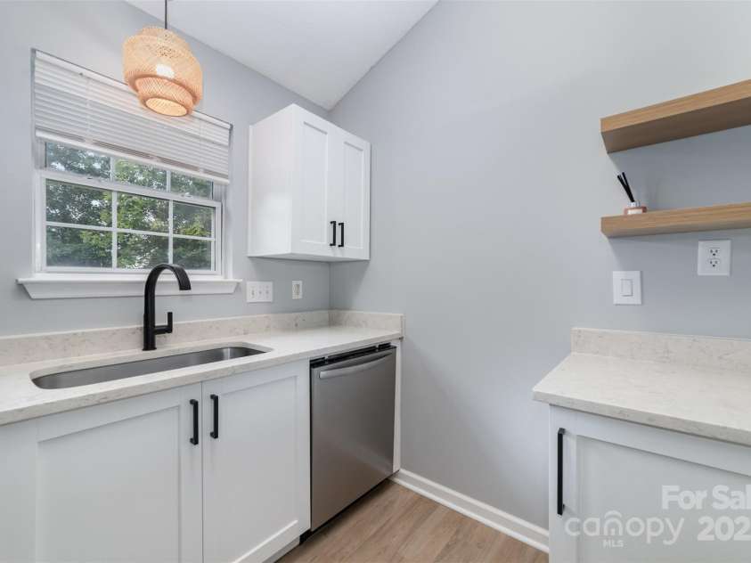 6923 Reese Furr Drive, Charlotte, NC 28216.  MLS# CAR4291127, YatesRealty ID 35031. 