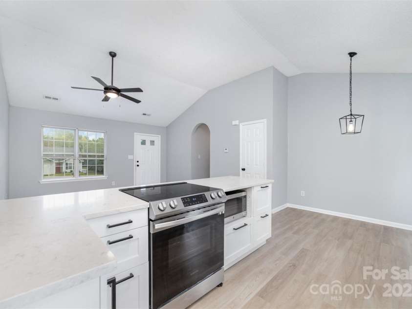 6923 Reese Furr Drive, Charlotte, NC 28216.  MLS# CAR4291127, YatesRealty ID 35031. 