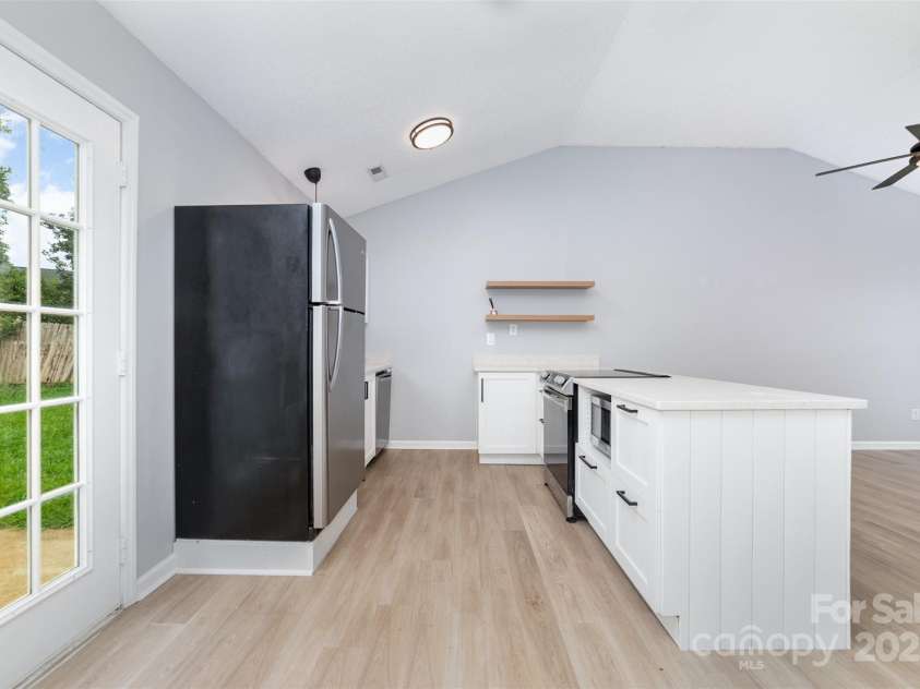 6923 Reese Furr Drive, Charlotte, NC 28216.  MLS# CAR4291127, YatesRealty ID 35031. 