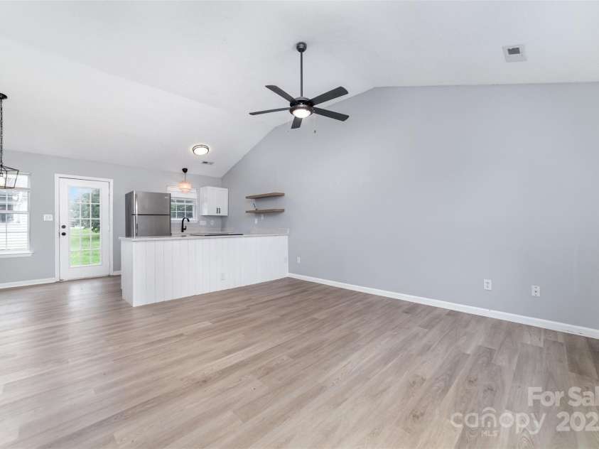 6923 Reese Furr Drive, Charlotte, NC 28216.  MLS# CAR4291127, YatesRealty ID 35031. 