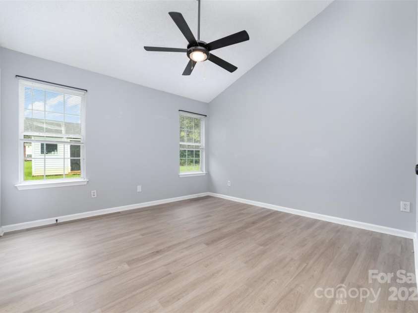 6923 Reese Furr Drive, Charlotte, NC 28216.  MLS# CAR4291127, YatesRealty ID 35031. 