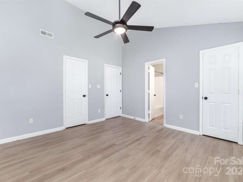 6923 Reese Furr Drive, Charlotte, NC 28216.  MLS# CAR4291127, YatesRealty ID 35031. 