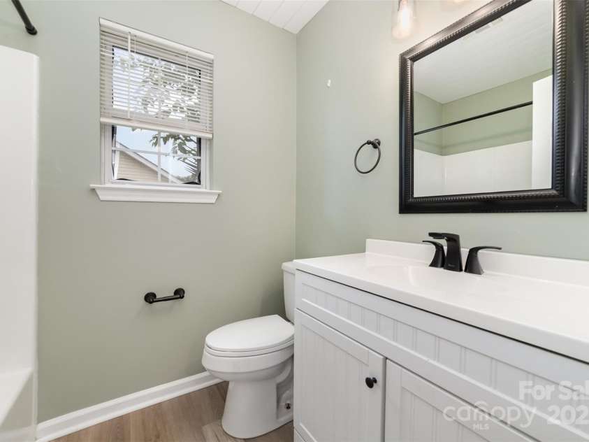 6923 Reese Furr Drive, Charlotte, NC 28216.  MLS# CAR4291127, YatesRealty ID 35031. 