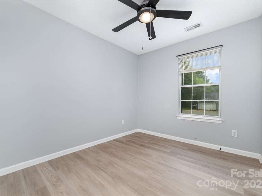 6923 Reese Furr Drive, Charlotte, NC 28216.  MLS# CAR4291127, YatesRealty ID 35031. 