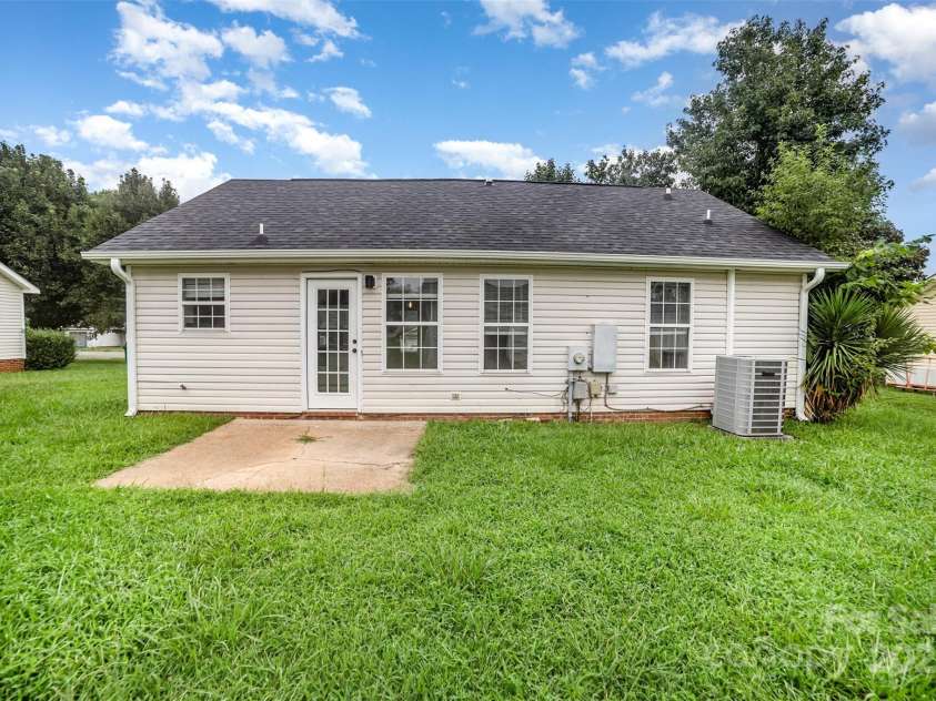 6923 Reese Furr Drive, Charlotte, NC 28216.  MLS# CAR4291127, YatesRealty ID 35031. 