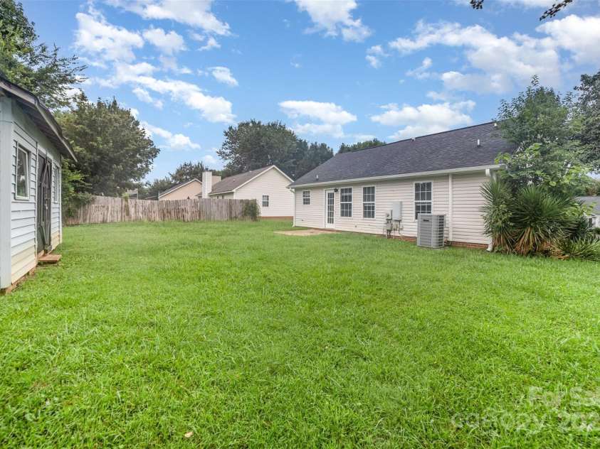 6923 Reese Furr Drive, Charlotte, NC 28216.  MLS# CAR4291127, YatesRealty ID 35031. 