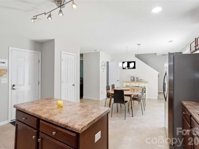 9428 Quilting Bee Lane, Charlotte, NC 28216.  MLS# CAR4400381, YatesRealty ID 35031. 