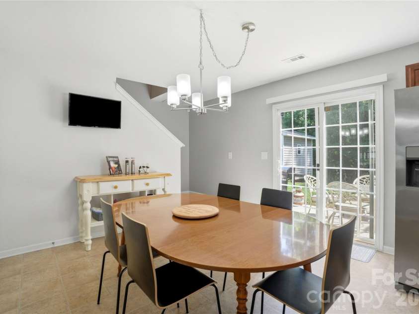 9428 Quilting Bee Lane, Charlotte, NC 28216.  MLS# CAR4400381, YatesRealty ID 35031. 