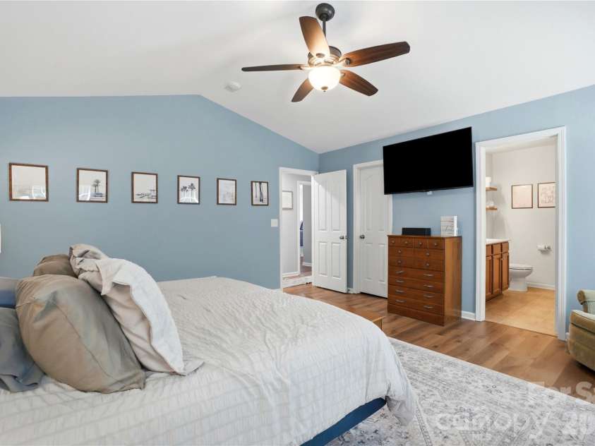 9428 Quilting Bee Lane, Charlotte, NC 28216.  MLS# CAR4400381, YatesRealty ID 35031. 