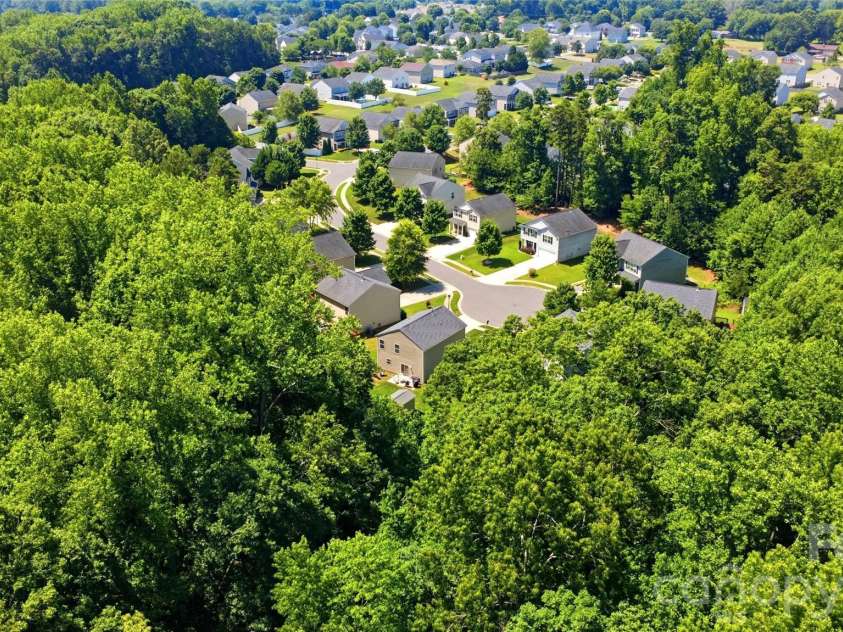 9428 Quilting Bee Lane, Charlotte, NC 28216.  MLS# CAR4400381, YatesRealty ID 35031. 