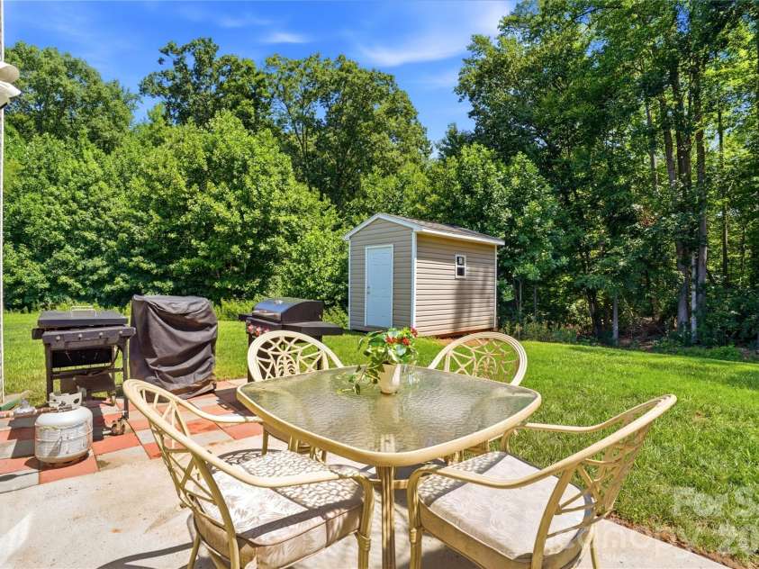9428 Quilting Bee Lane, Charlotte, NC 28216.  MLS# CAR4400381, YatesRealty ID 35031. Back Patio