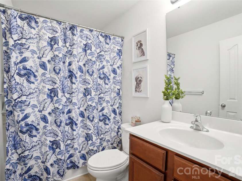 9428 Quilting Bee Lane, Charlotte, NC 28216.  MLS# CAR4400381, YatesRealty ID 35031. Secondary Bathroom