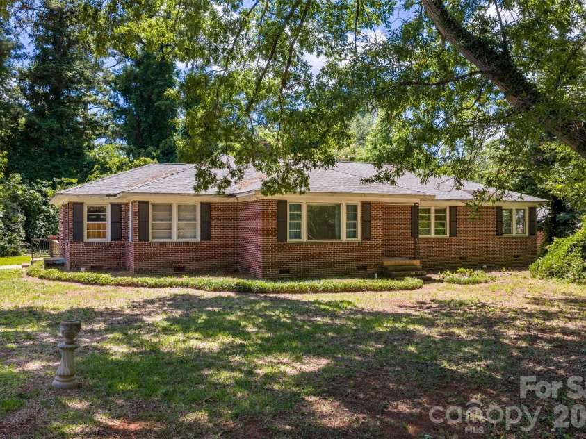 1151 Evergreen Circle, Rock Hill, SC 29732.  MLS# CAR4397230, YatesRealty ID 35032. 
