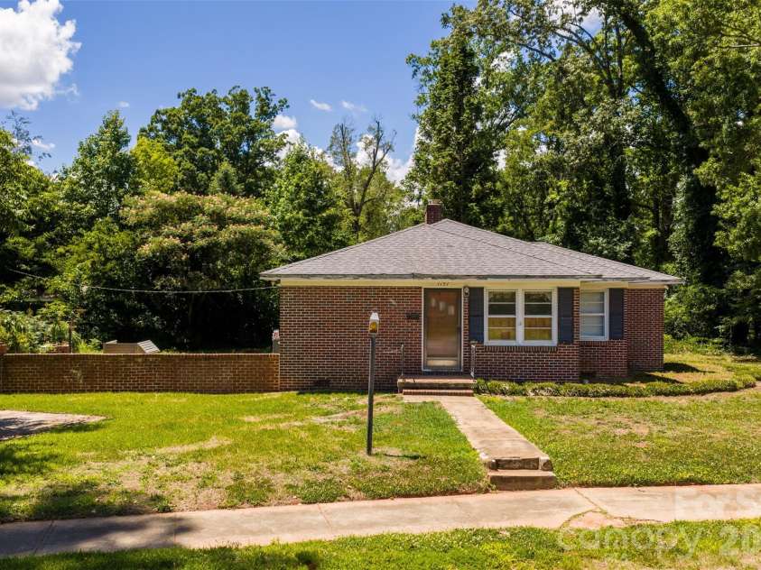 1151 Evergreen Circle, Rock Hill, SC 29732.  MLS# CAR4397230, YatesRealty ID 35032. 