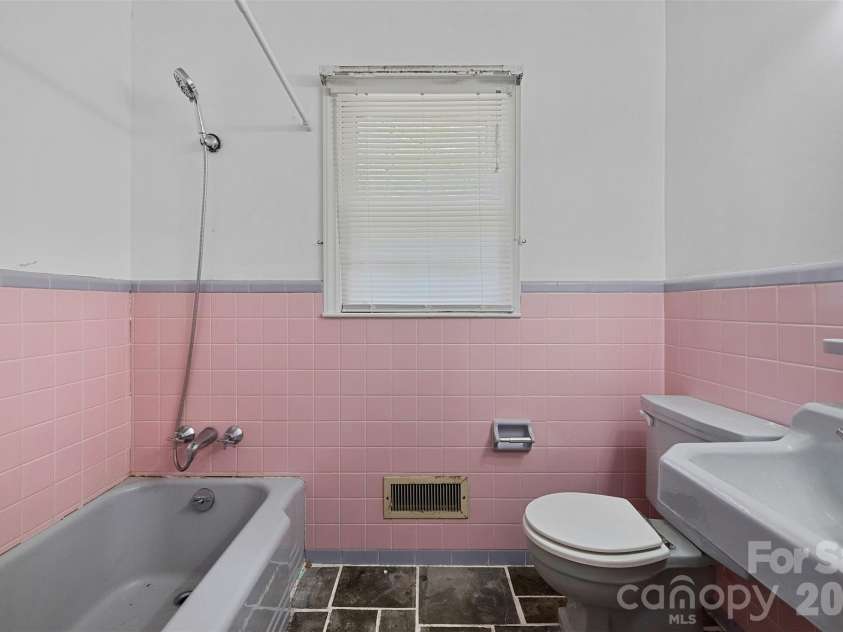 1151 Evergreen Circle, Rock Hill, SC 29732.  MLS# CAR4397230, YatesRealty ID 35032. 